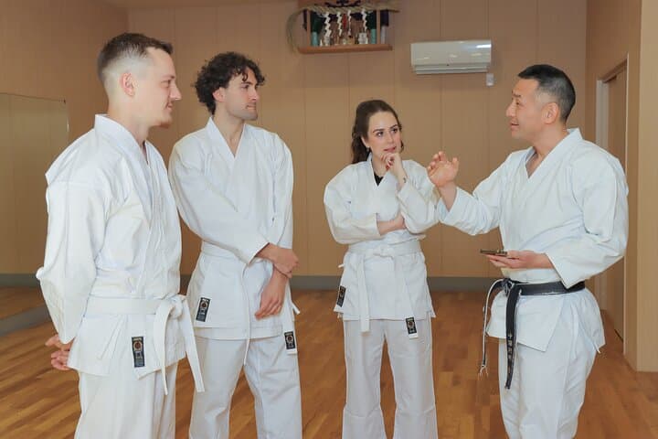 Tokyo Karate Dojo Experience at Soshikan — Beginner Training and Post-Class Sake photo 2
