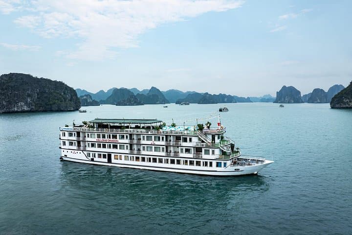 Amanda Premier Cruise: All-Inclusive 2D1N Ha Long Bay Cruise with Kayaking & Caves photo 1