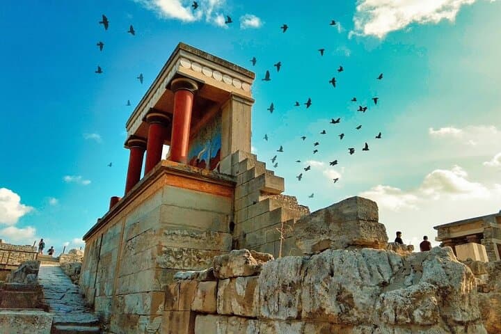 Myths of Knossos: Private Day Trip from Chania to the Minoan Palace