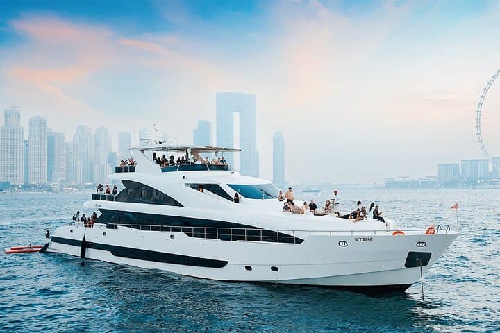 Dubai Superyacht Cruise: Luxury DJ, Open Bar & Swimming in Dubai Harbour