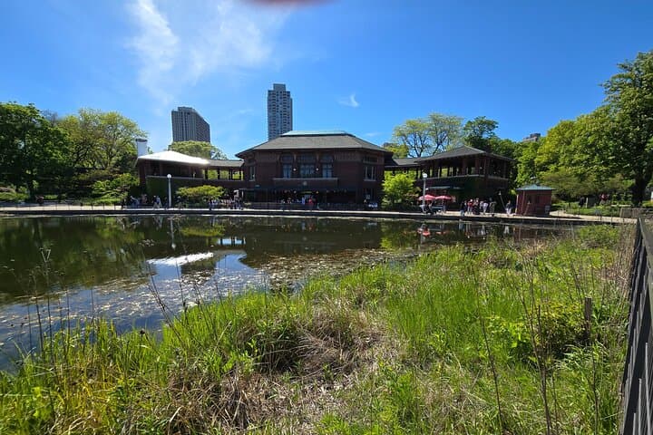 Chicago's Lincoln Park Nature Walk: Private Museum, Conservatory & Zoo Tour photo 3
