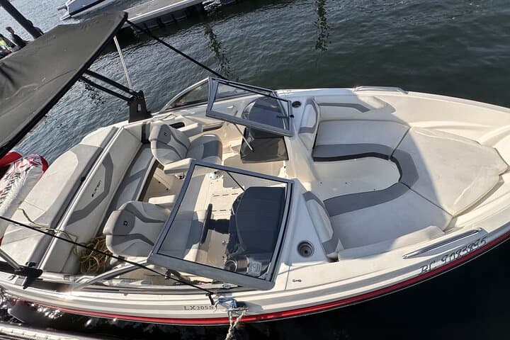 Cruise Okanagan Lake: Larson Boat Rentals in Kelowna photo 3