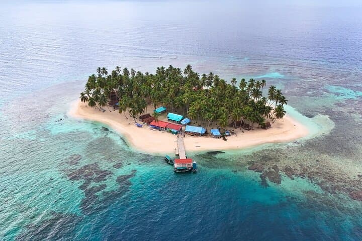Overnight Aroma Island Getaway: San Blas Group Cabin Stay from Panama City photo 2