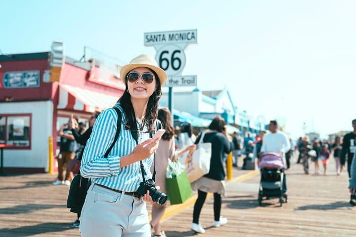Explore LA's Iconic Landmarks: Hollywood, Beverly Hills and Santa Monica