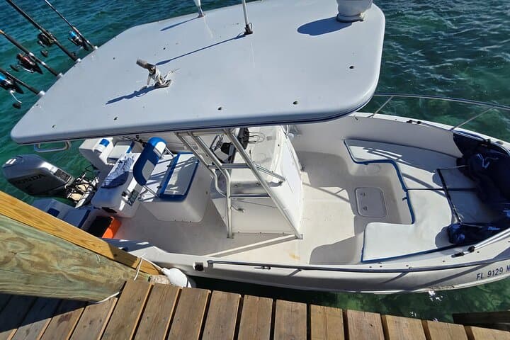 Nassau Center Console Boat Rental with Skipper: Private 23' Pro-Line Charter