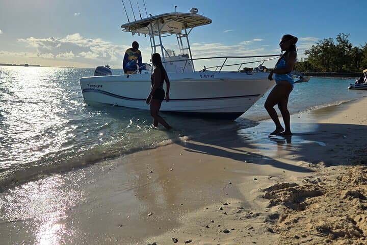 Nassau Center Console Boat Rental with Skipper: Private 23' Pro-Line Charter photo 3