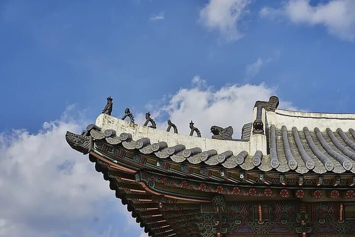 Historic Seoul Walking Tour: Gyeongbokgung, Cheonggyecheon & Bukchon photo 5
