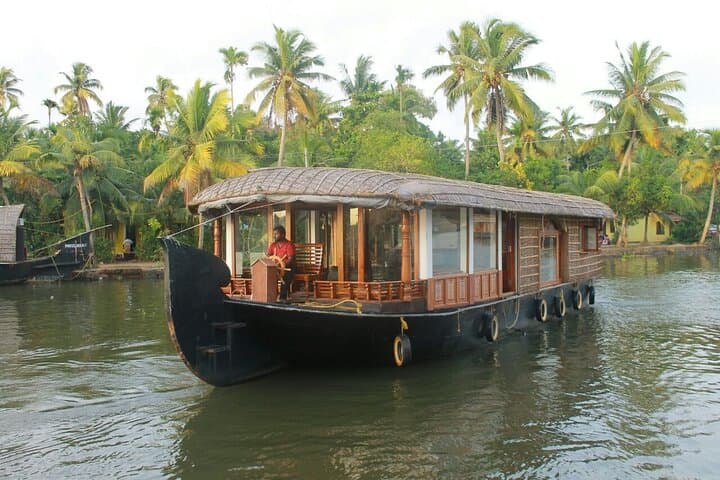 Kerala in Five Days: Munnar Teas, Alleppey Backwaters & Fort Kochi Heritage