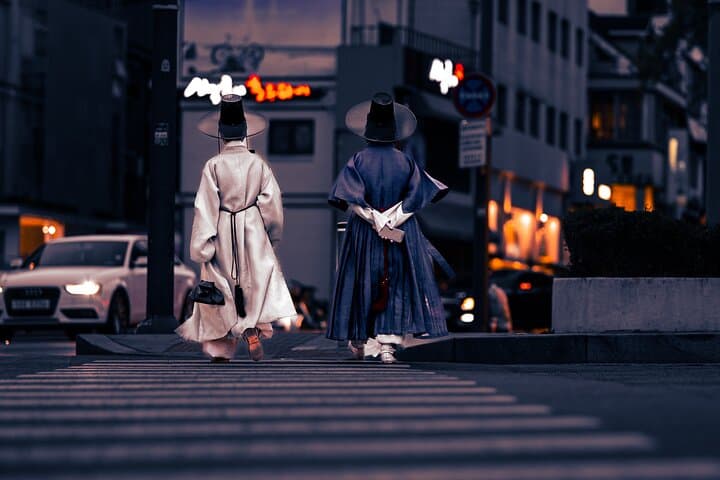 Historic Seoul Walking Tour: Gyeongbokgung, Cheonggyecheon & Bukchon photo 3