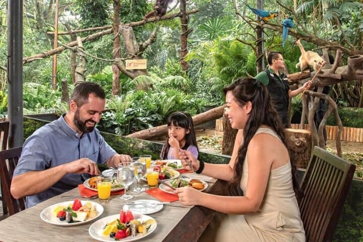 Breakfast in the Wild at Singapore Zoo: Animal Encounter & Morning Buffet