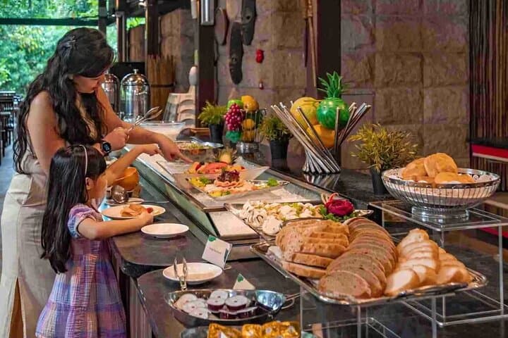 Breakfast in the Wild at Singapore Zoo: Animal Encounter & Morning Buffet photo 4
