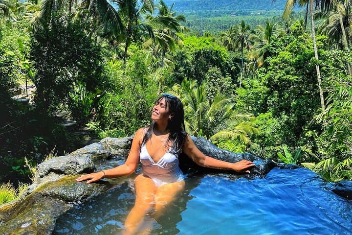 East Bali Hidden Gems: Private Day Tour from Seminyak to Virgin Beach with Lunch