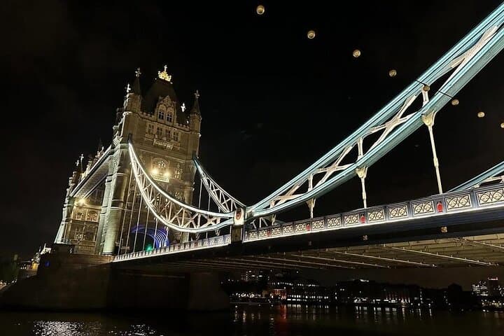 London Bridges by Night: Private Minivan Tour & Thames Light Cruise photo 5