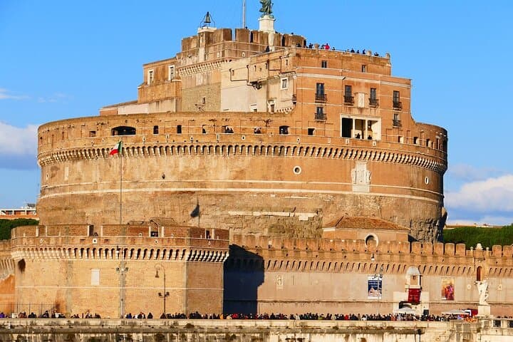 Castel Sant'Angelo Tour: Explore Rome's Fortress, Passetto di Borgo & Panoramic Terrace photo 2