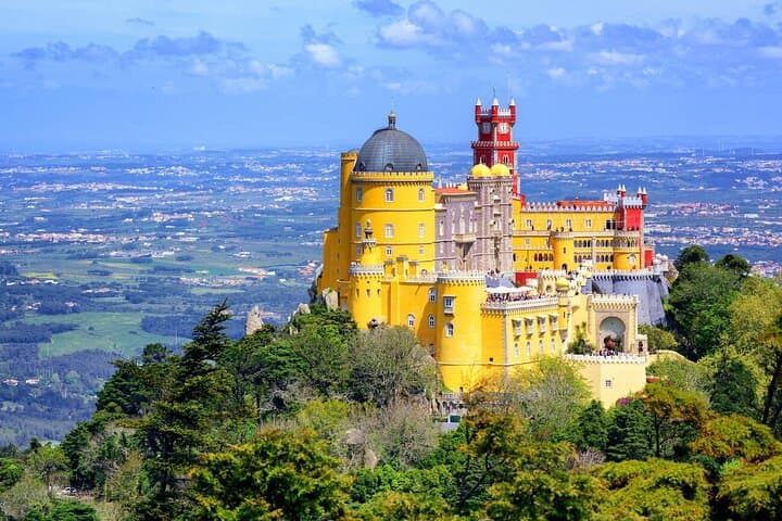 Explore Sintra: Private Day Trip to Pena Palace and Quinta da Regaleira