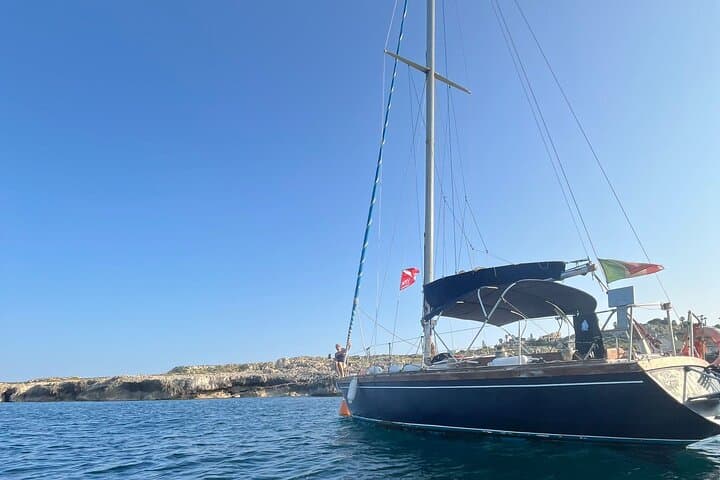 Sail and Snorkel Plemmirio: Guided Sailboat Tour from Syracuse