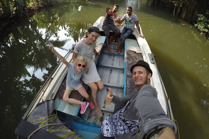 10-day-sri-lanka-itinerary-colombo-to-galle-safaris-tea-train photo 3