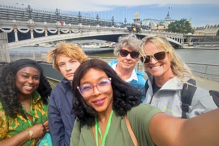 Paris Half-Day: Eiffel, Seine Cruise & Louvre Private Tour