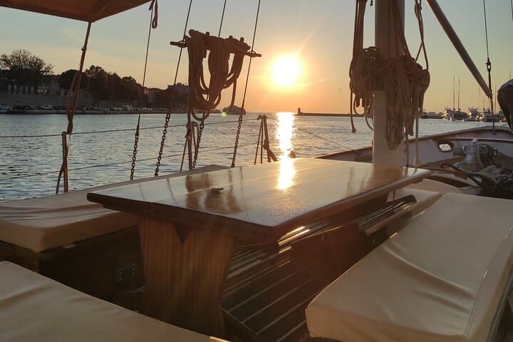 Sunset Motorsail in Zadar: Private Romantic Cruise with Champagne