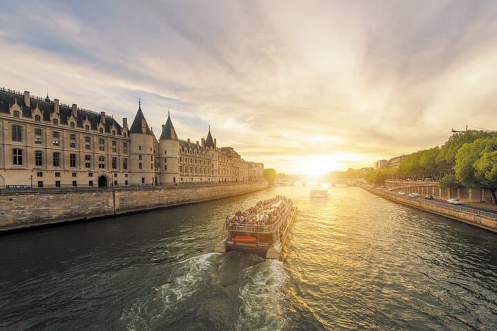 Seine River 1-Hour Cruise from Eiffel Tower — Flexible Tickets & Multilingual Audio photo 6