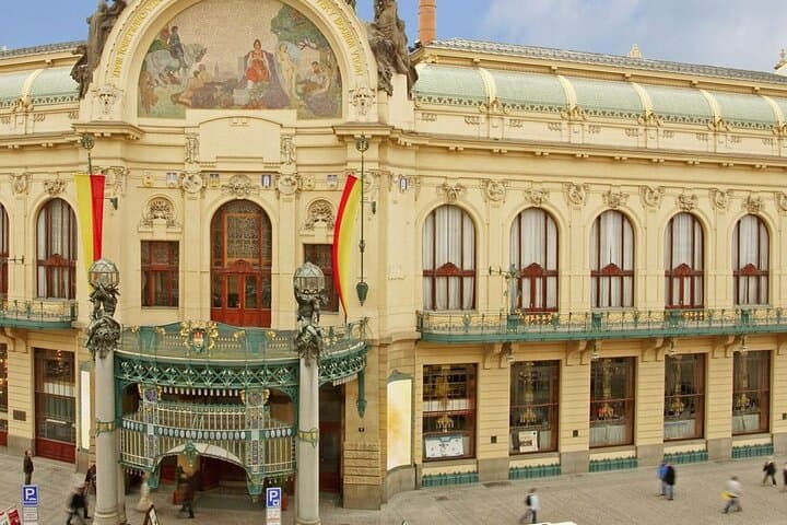 Prague in Two Hours: Private Highlights Drive with Hotel Pickup photo 2