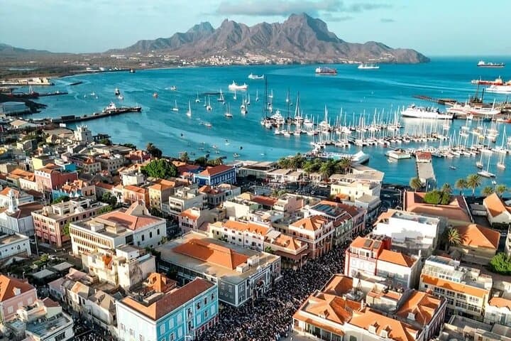 Mindelo Minibus Day Trip: Culture, Peaks & Salamansa Beach