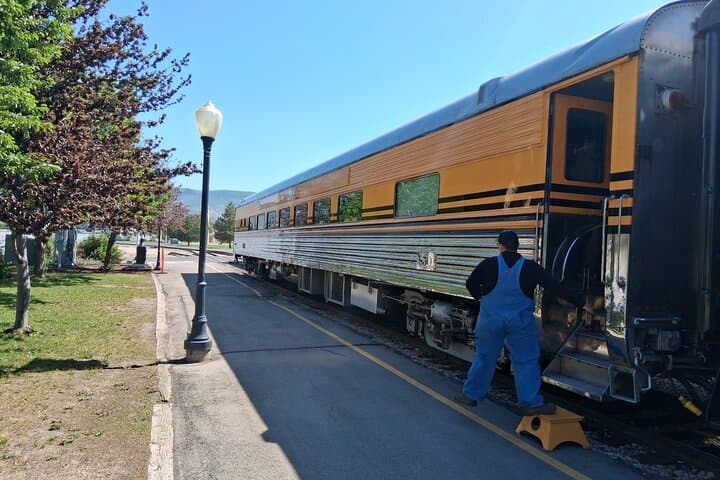 Ride the Heber Valley 1899 Steam Train to Deer Creek Reservoir and Midway Farms photo 3