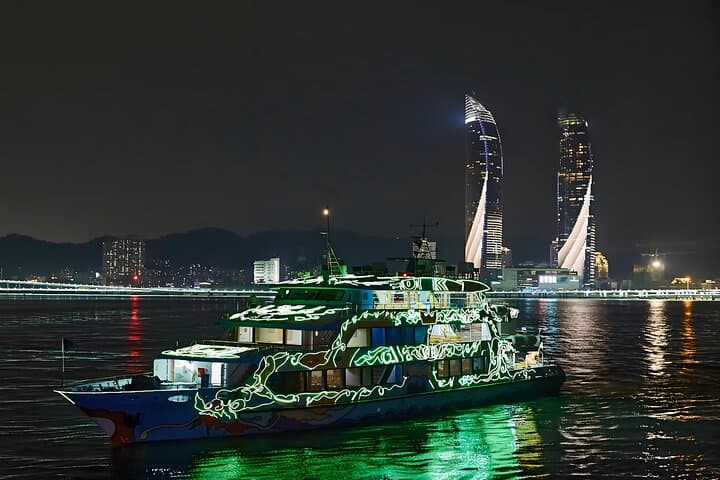 Xiamen Night Cruises and Zhongshan Road: Two Evening Routes for Food, Lights, and Coastal Views photo 2