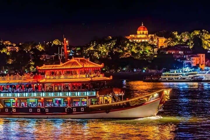 Xiamen Night Cruises and Zhongshan Road: Two Evening Routes for Food, Lights, and Coastal Views photo 3
