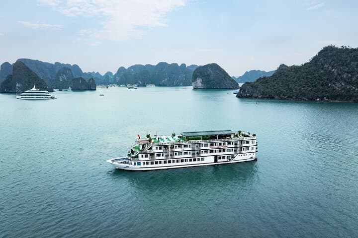 Overnight Amanda Deluxe Cruise in Ha Long Bay: 2-Day, 1-Night Luxury Escape