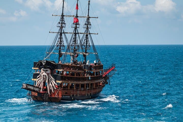 Alanya Pirate Boat Trip: Caves, Cliff Jumps & Lunch photo 6