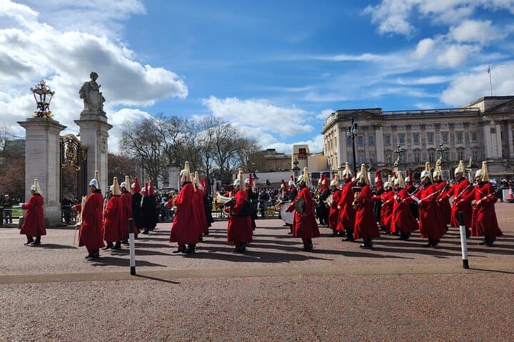 Half-Day Iconic London Walking Tour: Trafalgar, Buckingham & Westminster