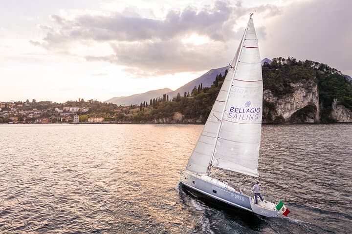 Private Sailboat Tour on Lake Como with Aperitif — Luxury Classic Boat Charter from Como photo 1