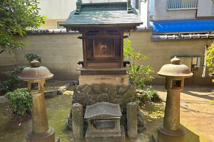 Yanaka Walking Tour: Traditional Backstreets, Temples & Nezu Shrine photo 4