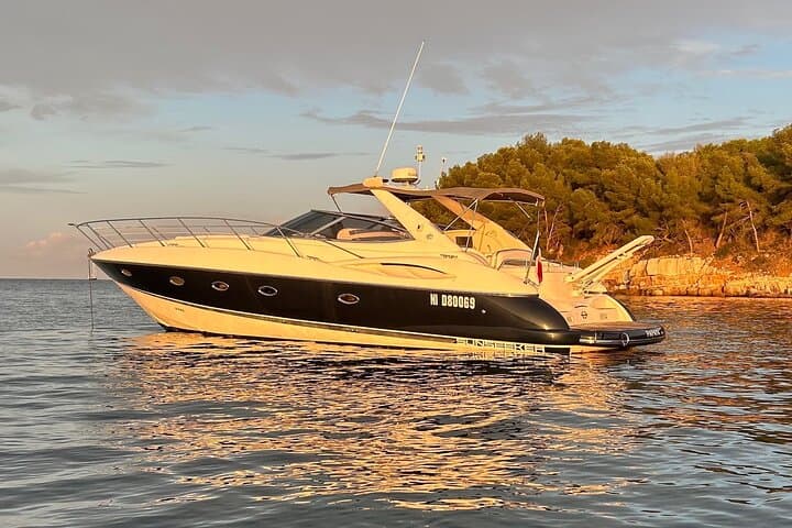 Private Yacht to Lérins Islands and Cap d'Antibes from Cannes