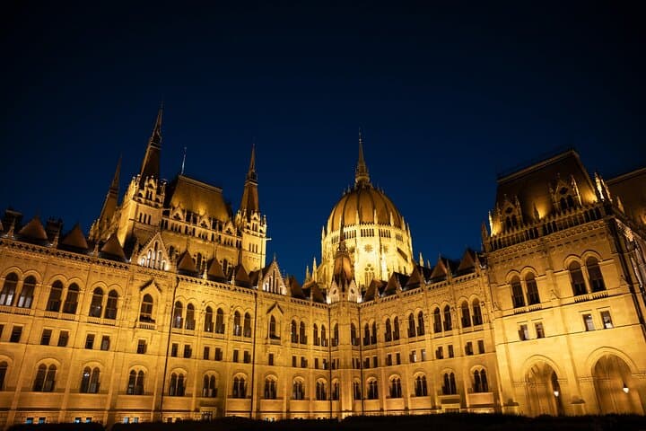 Budapest Sunset and Night Tour: City Lights, Stories & Danube Views photo 2