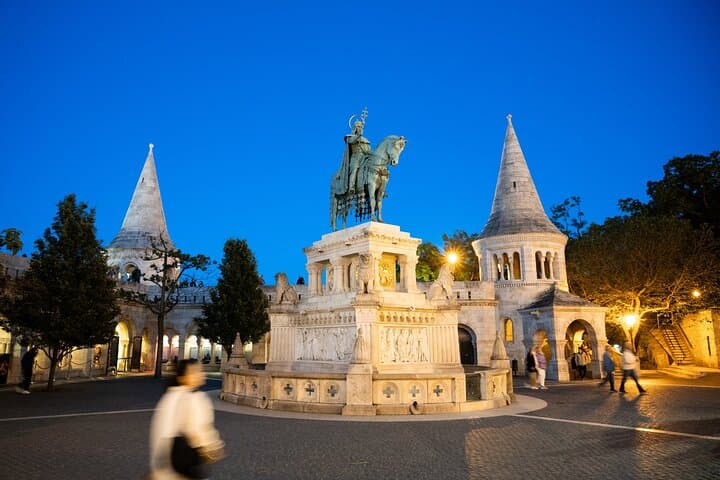 Budapest Sunset and Night Tour: City Lights, Stories & Danube Views photo 4