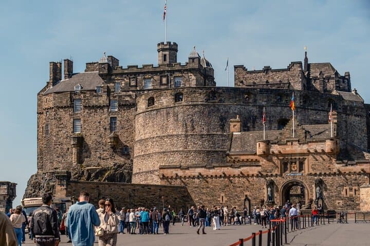 Edinburgh Castle Guided Tour with Kilted Scottish Guide photo 4