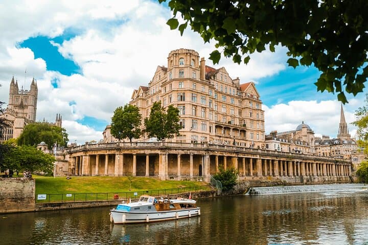 Private Transfer from London to Bath: Flexible Day Trip with Scenic Stops
