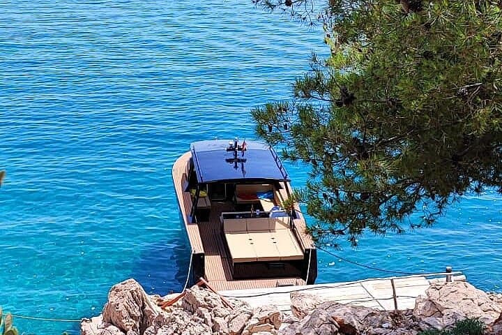 Private Blue Cave and Hvar Boat Tour from Split