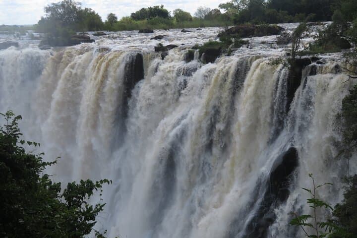 Victoria Falls & Livingstone Town: Guided Mosi-oa-Tunya Tour photo 2