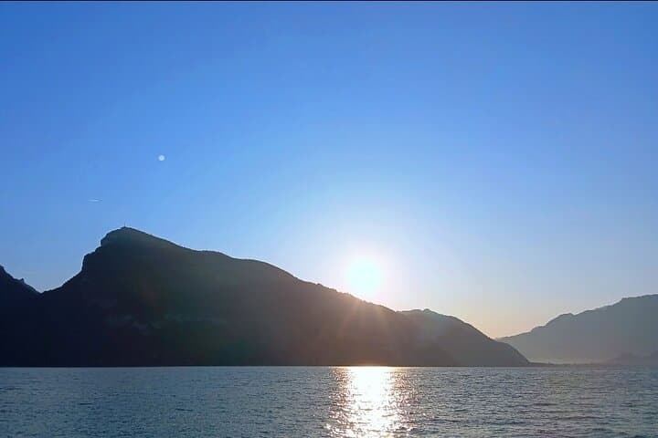 Sunrise Over Lake Thun: Private Dawn Tour from Interlaken & Spiez