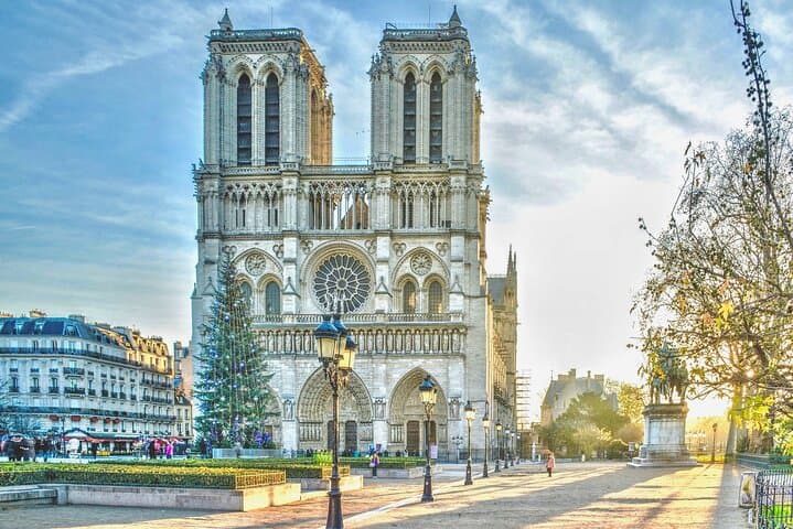 Essential Paris Walking Tour: Historic City Center and Île de la Cité Highlights photo 1