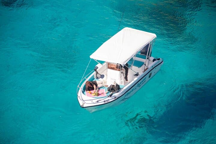 Private Boat Tour and Snorkeling Blue Lagoon and Comino photo 2