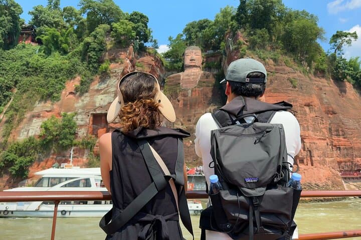 Chengdu Panda Base and Leshan Giant Buddha: Private Day Tour