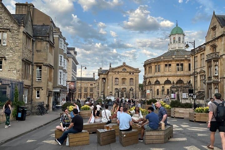 Oxford Pub Walk: Historic Pubs, Local Ales & Evening Walking Tour photo 2