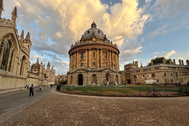 Oxford Pub Walk: Historic Pubs, Local Ales & Evening Walking Tour photo 4