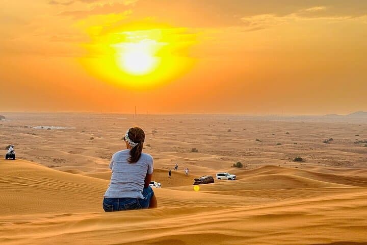 Dubai Desert Safari: Premium 4x4 Dune Bashing, BBQ Dinner & Live Shows
