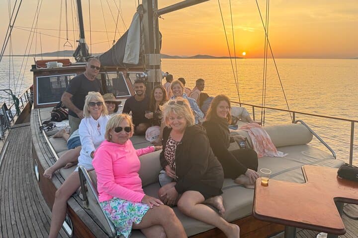 Mykonos Sunset South Coast Sail: Evening Cruise with Lunch & Snorkel