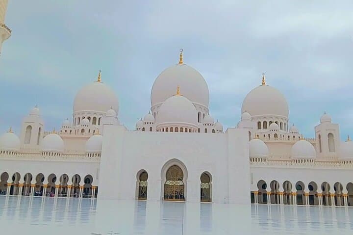 Abu Dhabi Full Day Sightseeing: Grand Mosque, Corniche & Cultural Highlights
